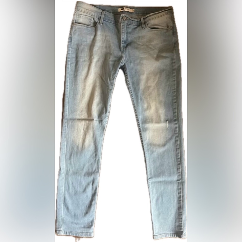 Levi’s 524 faded wash lightly distressed skinny jeans. Juniors size 15.